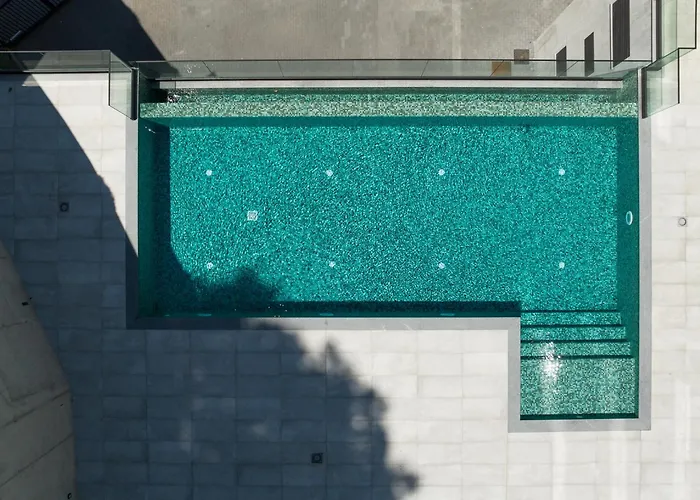 アパート Need Center フンシャル