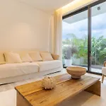 Need Center Apartmán *